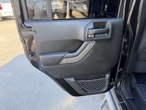 Used 2018 Jeep Wrangler Unlimited Sport S AWD/4WD image 14