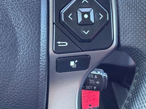 Used 2017 Toyota Tacoma SR5 AWD/4WD image 31