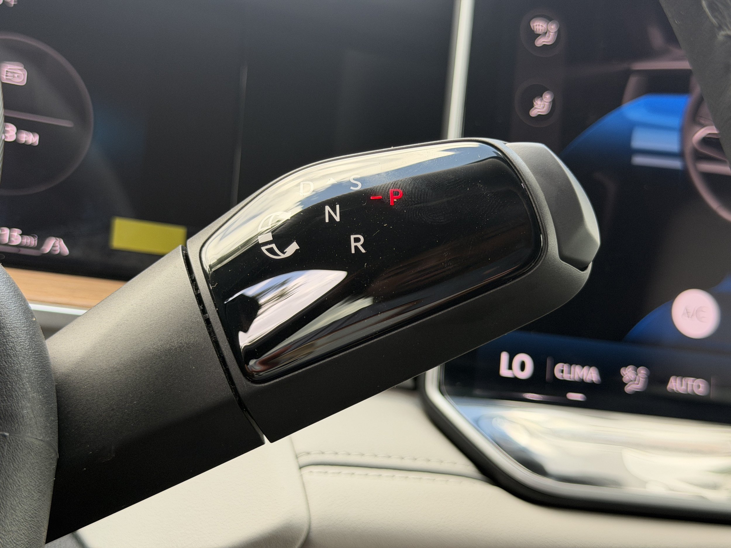 New 2026 Volkswagen Tiguan SEL R-Line AWD/4WD image 28