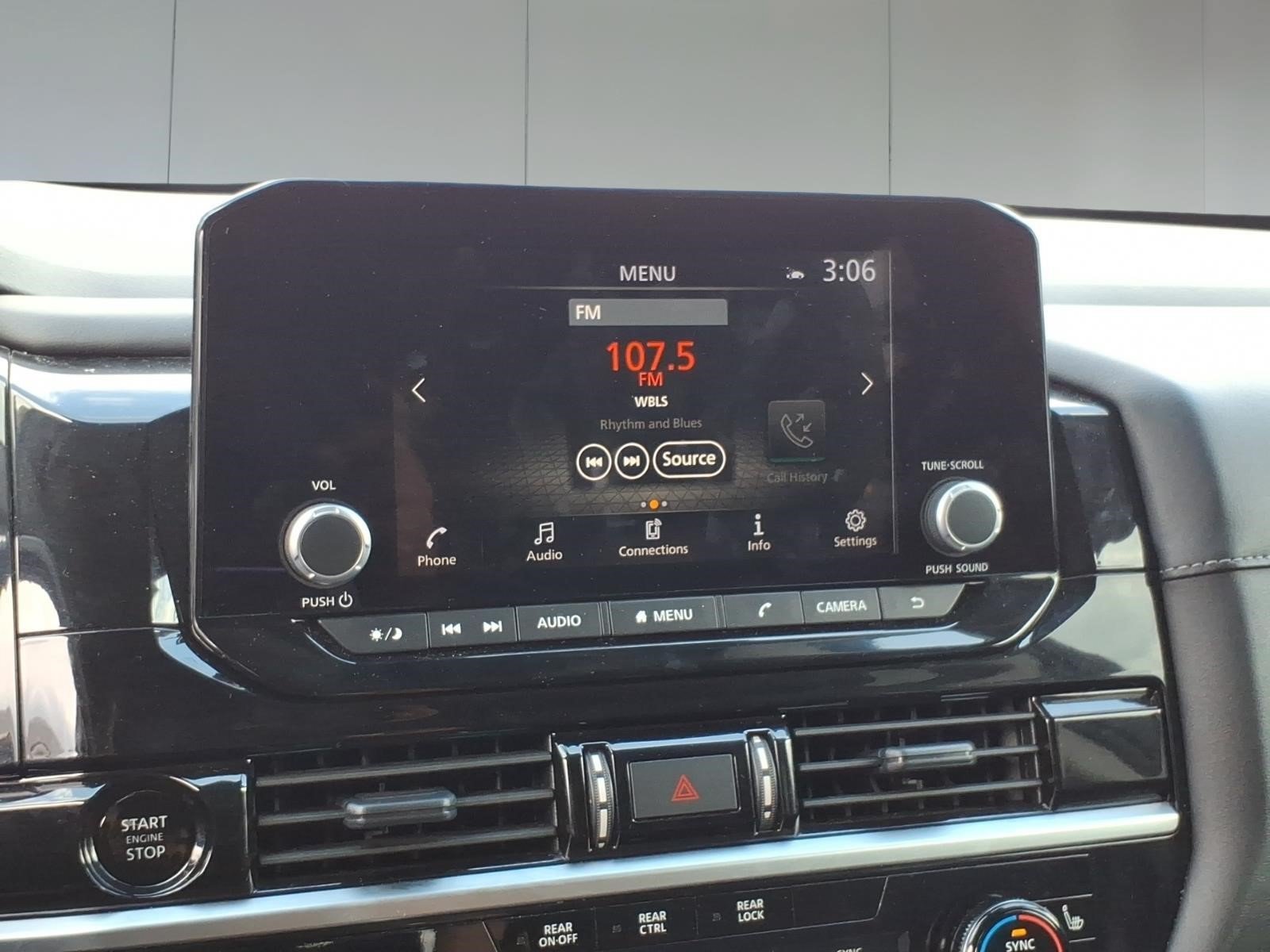 Used 2025 Nissan Pathfinder SV AWD/4WD image 11