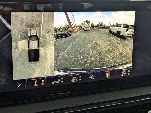 Used 2025 GMC Sierra 2500 AT4 image 24