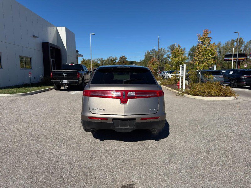 Used 2019 Lincoln MKT AWD image 6