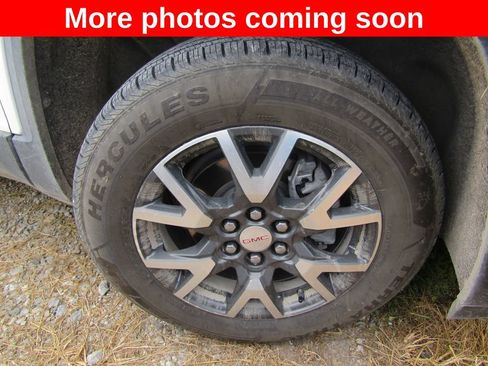 Used 2022 GMC Acadia SLE w/ Driver Convenience Package FWD image 9