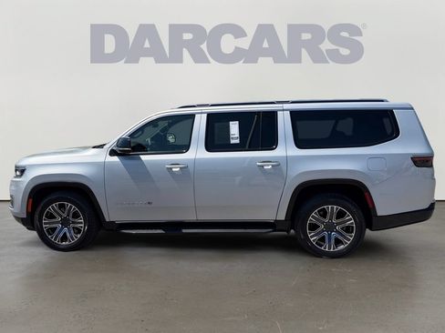 Used 2024 Jeep Wagoneer L Series II w/ Flexible Seating Group AWD/4WD image 4