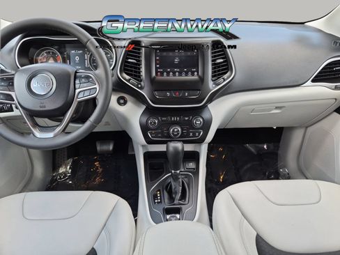 Used 2020 Jeep Cherokee Latitude Plus w/ Comfort/Convenience Group FWD image 21