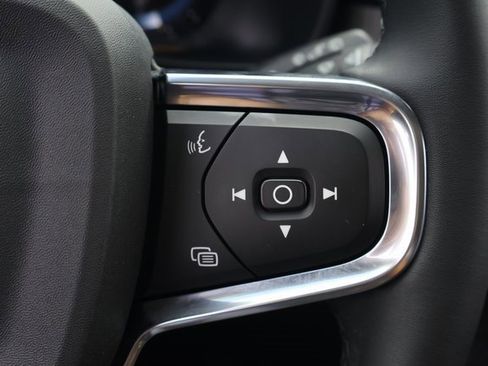 Used 2023 Volvo XC40 B5 Ultimate w/ Protection Package Premier image 21