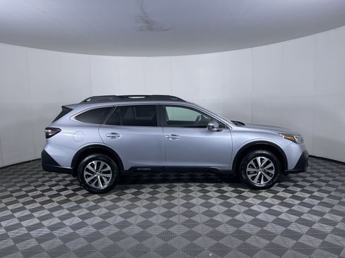 Used 2022 Subaru Outback Premium image 10