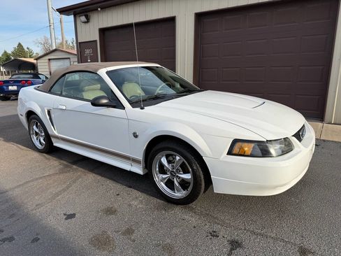 Used 2004 Ford Mustang Deluxe Convertible image 17