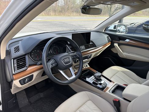 Used 2022 Audi Q5 2.0T Premium w/ Convenience Package image 9