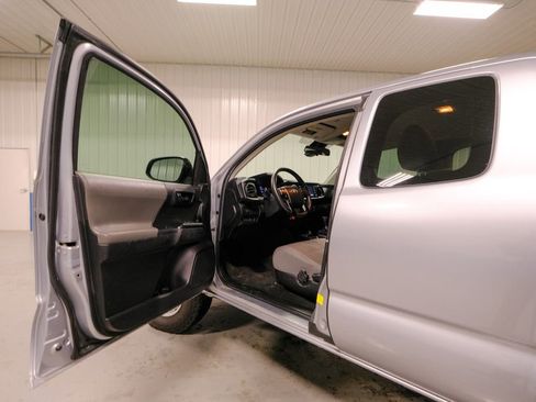 Used 2022 Toyota Tacoma SR w/ SR Convenience Package image 25