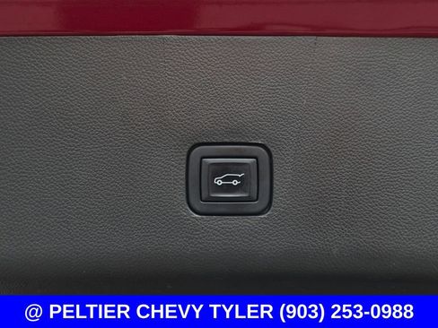 Used 2023 Chevrolet Traverse LT FWD image 9