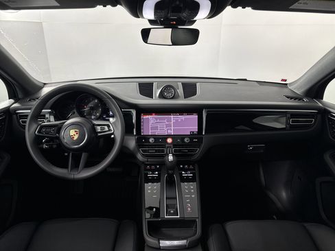Certified 2025 Porsche Macan image 17