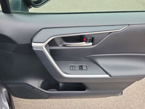 Used 2019 Toyota RAV4 XLE Premium image 10