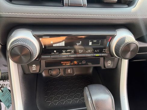 Used 2020 Toyota RAV4 LE w/ All Weather Liner Package AWD/4WD image 20