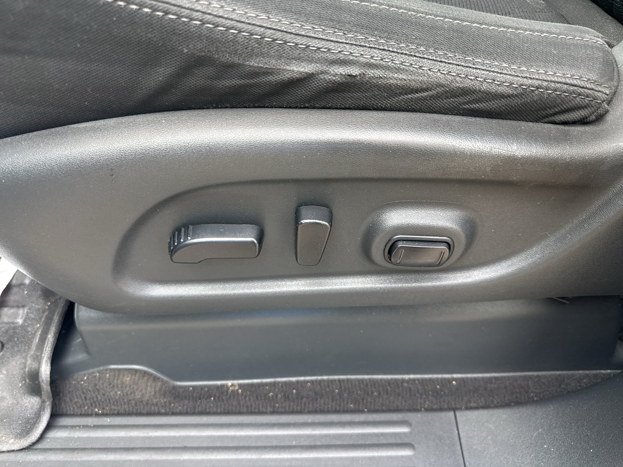 Used 2018 Nissan Titan SV w/ SV Convenience Package AWD/4WD image 11