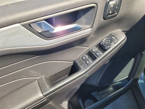 New 2025 Ford Escape SE w/ PHEV Premium Package image 8