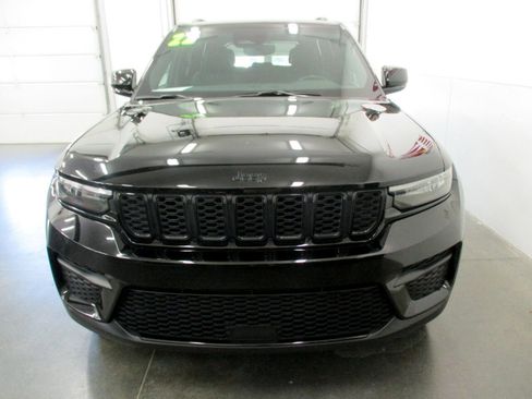 Used 2022 Jeep Grand Cherokee Altitude image 8