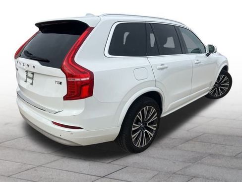 Used 2022 Volvo XC90 T5 Momentum w/ Protection Package image 6