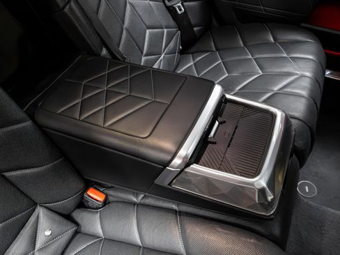 Used 2023 BMW 760i xDrive image 26