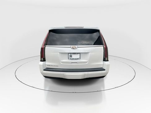 Used 2020 Cadillac Escalade Platinum image 7