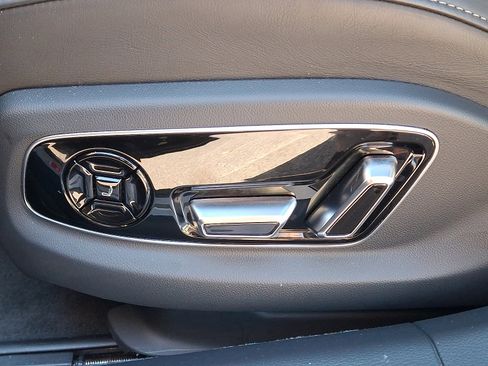 Used 2024 Audi S8 w/ S8 Comfort Plus Package image 27