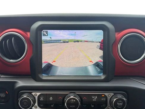 Used 2021 Jeep Gladiator Rubicon w/ Uconnect 4C Nav & Sound Group AWD/4WD image 9