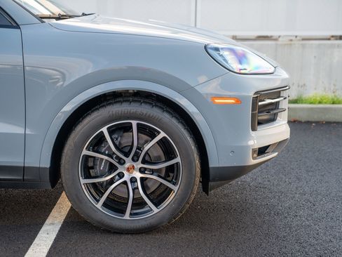 Certified 2026 Porsche Cayenne AWD/4WD image 9