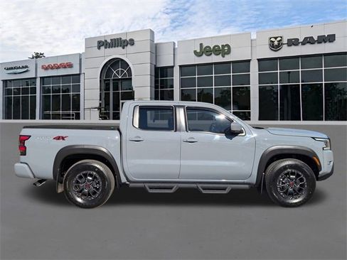 Used 2022 Nissan Frontier PRO-4X w/ Pro-4X Premium Package image 2