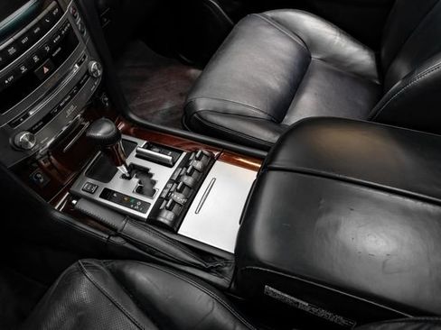 Used 2014 Lexus LX 570 4WD image 28