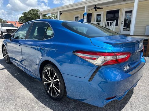 Used 2019 Toyota Camry SE FWD image 3