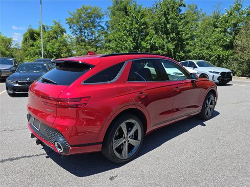 Used 2022 Genesis GV70 3.5T Sport w/ Sport Prestige Package AWD/4WD image 3