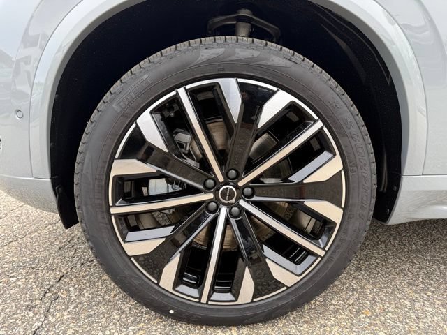New 2026 Volvo XC90 T8 Plus w/ Protection Package Premier AWD/4WD image 10