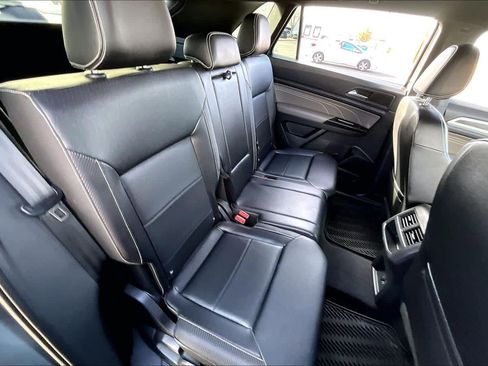 Used 2021 Volkswagen Atlas Cross Sport SE image 17