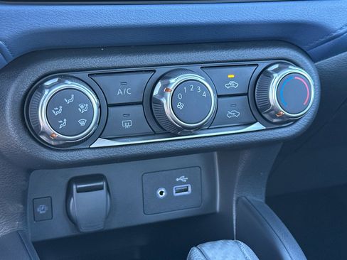 New 2025 Nissan Versa SV w/ Trunk Package image 29