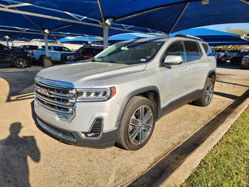 Used 2020 GMC Acadia SLT w/ Driver Alert Package II image 2
