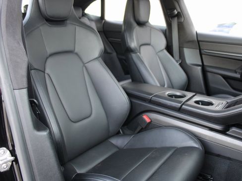 Used 2022 Porsche Taycan Turbo S image 30