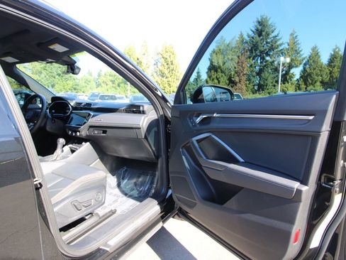 Used 2020 Audi Q3 2.0T Premium Plus image 18