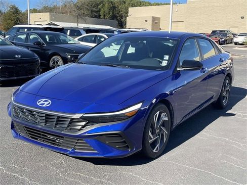 Certified 2025 Hyundai Elantra Sport image 3