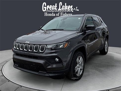 Used 2022 Jeep Compass Latitude image 1