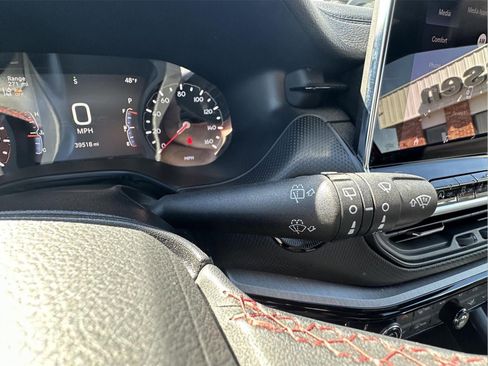 Used 2025 Jeep Compass Trailhawk image 23