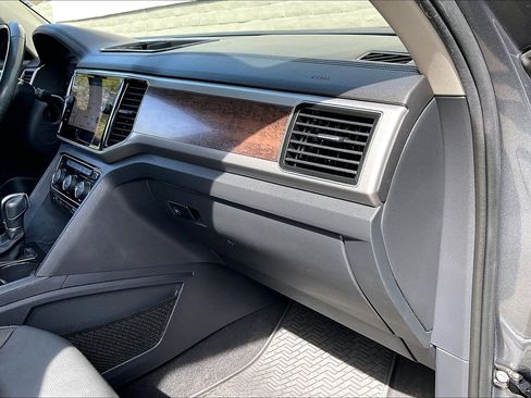 Used 2019 Volkswagen Atlas SEL Premium image 16