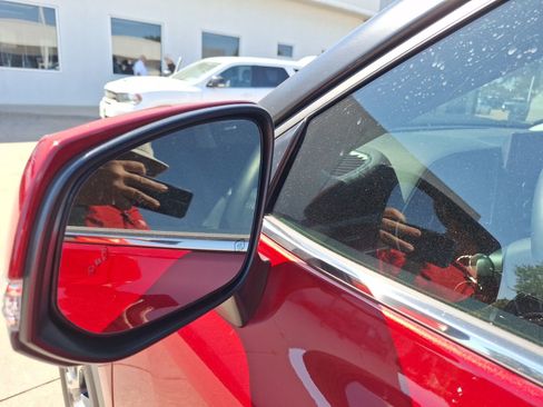 Used 2024 Toyota Highlander LE image 14