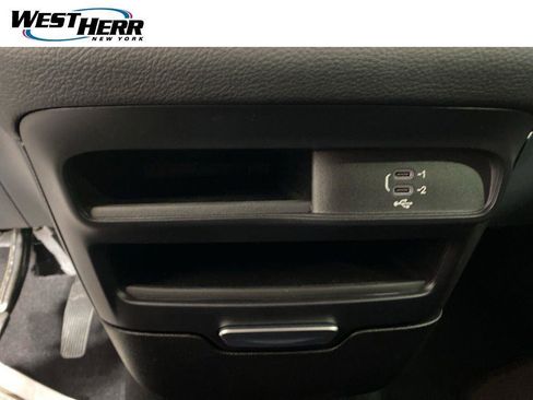 Used 2026 Chrysler Pacifica Select AWD/4WD image 10