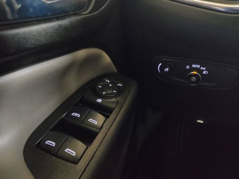 Used 2021 Chevrolet Equinox LT FWD image 27