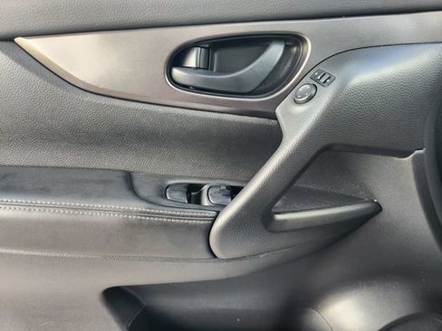 Used 2018 Nissan Rogue Sport S AWD/4WD image 25