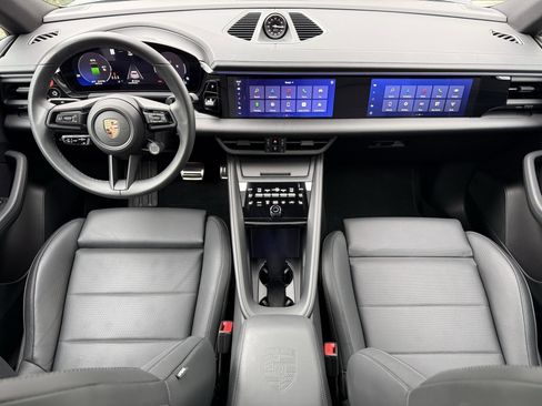 Used 2025 Porsche Macan 4S Electric image 14