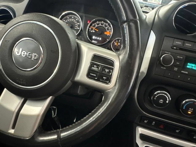 Used 2016 Jeep Compass Latitude w/ Sun/Sound Group AWD/4WD image 17