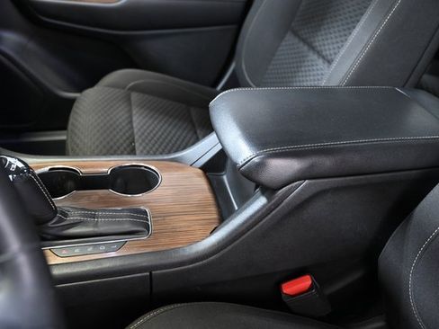 Used 2017 GMC Acadia SLE image 22