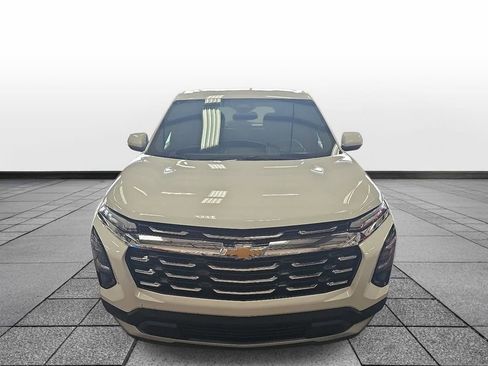 Used 2025 Chevrolet Equinox LT FWD image 2