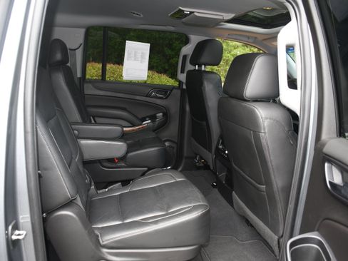 Used 2020 Chevrolet Suburban Premier AWD/4WD image 21